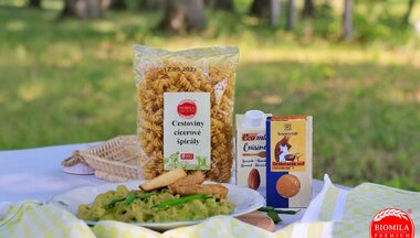 Cícerové cestoviny s hráškom a grilovaným tofu Cícerové cestoviny s hráškom a grilovaným tofu